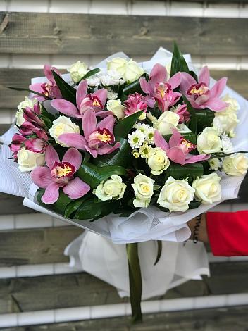 Букет цветов из: Розы и Хризантемы в Удомле