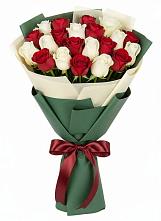 Букет Микс из красных и белых роз в Удомле