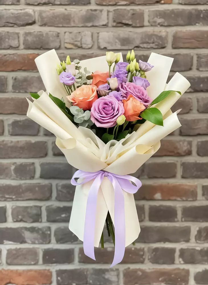 Букет цветов из: Лизиантусы и Розы в Удомле