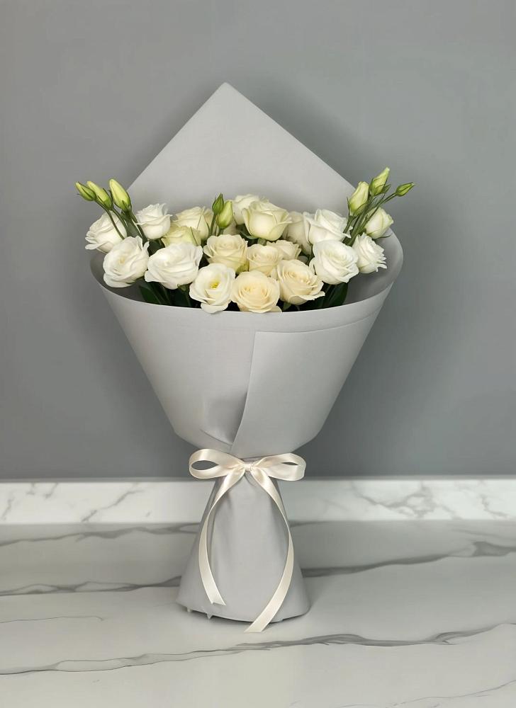 Букет цветов из: Розы и Лизиантусы в Удомле