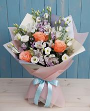 Букет цветов из:  Лизиантусы, Розы, Альстромерии и Гипсофила в Удомле