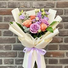 Букет цветов из:  Лизиантусы и Розы в Удомле