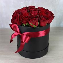 Цветочная композиция из Розы в шляпной коробке в Удомле