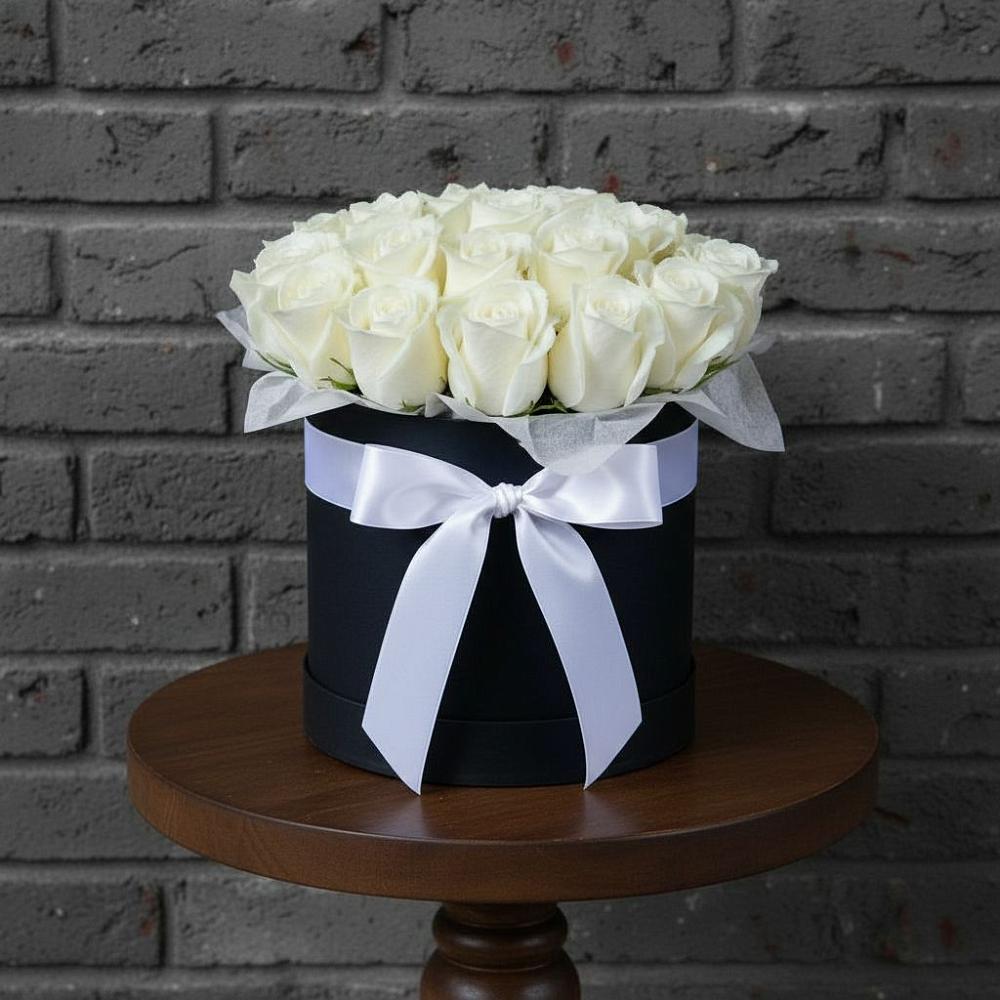 Цветочная композиция из Розы в шляпной коробке в Удомле