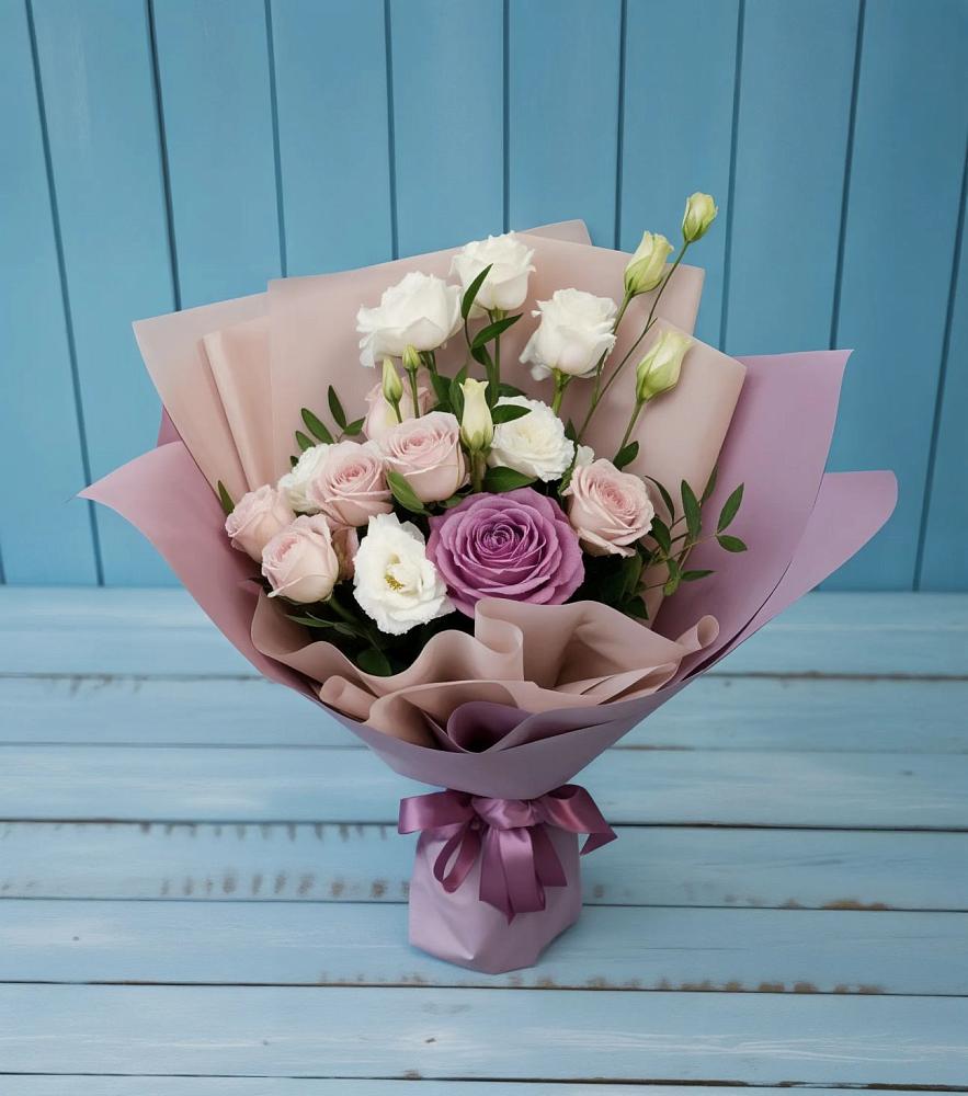 Букет цветов из: Розы и Лизиантусы в Удомле